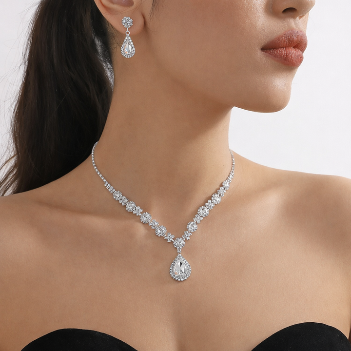 Sariyn - Elegant Teardrop Jewelry Set