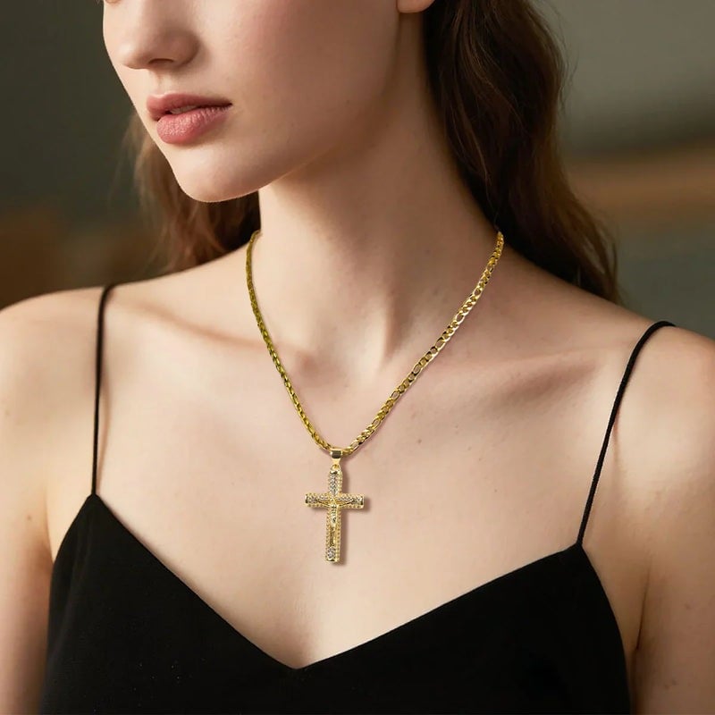Elarayne - Cross Pendant Necklace