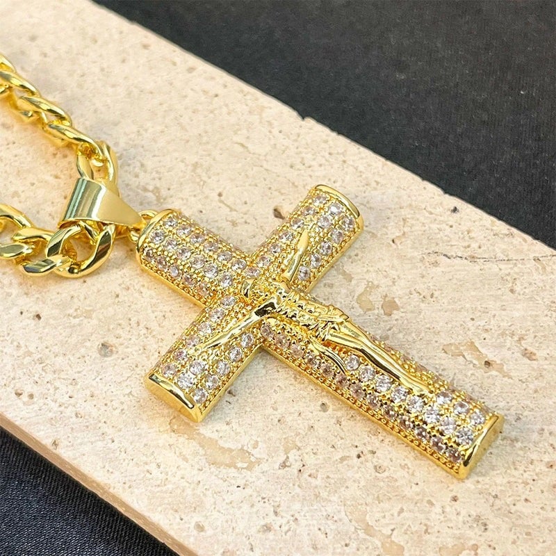 Elarayne - Cross Pendant Necklace